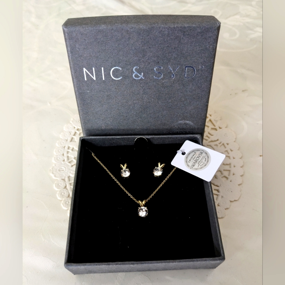 Solitaire Earring & Necklace Set with Swarovski Crystals